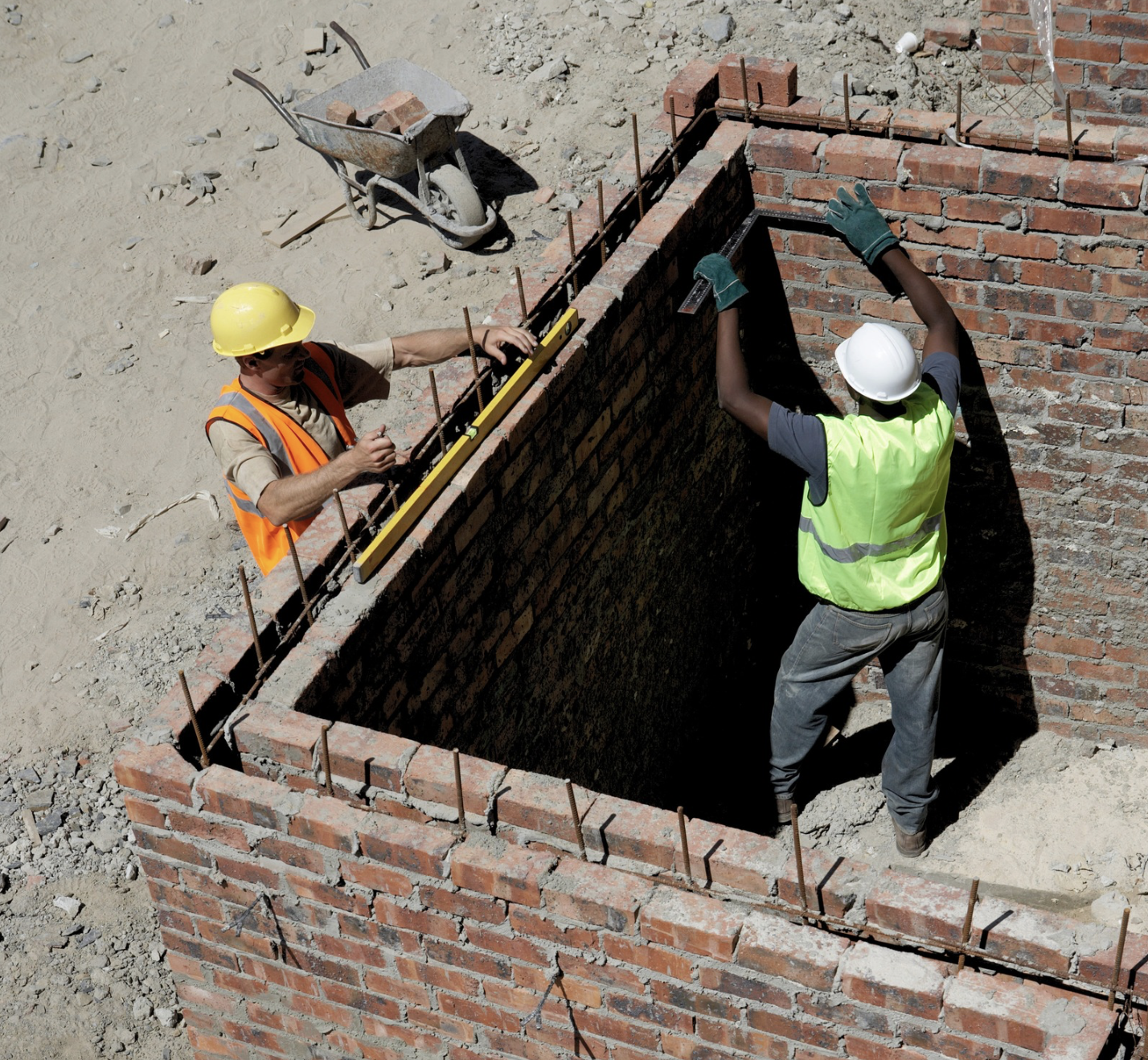 New brick walls and structural brickwork